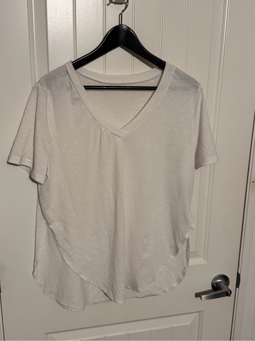 SHEIN White V-Neck Short Sleeve Tee